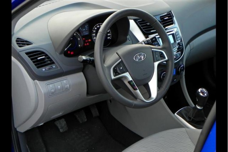 Rize’de kiralık Hyundai Accent Blue – Ayala Tour Rent a Car