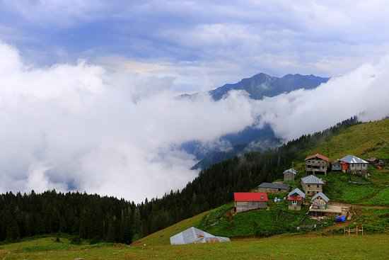 Gito Yaylası turu ile Rize yayla evleri ve Karadeniz doğası