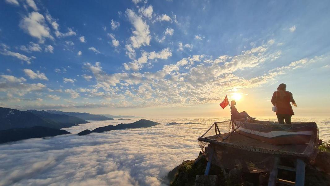 Huser Yaylası Gün Batımı Turu 2026 Huser Yaylası turu gün batımı manzarası ve Rize yayla turları